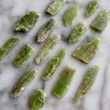 Kyanite Green Rough Blade Med 10-19g