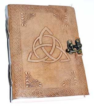 Triquetra leather w/ latch